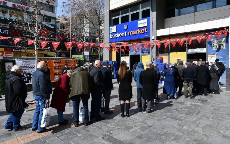 ”Başkent Marketlerde Ramazan Ayı boyunca uygun fiyatlı et ve kıyma satışına başladık. Et satışında uzun kuyruklar oluştu”