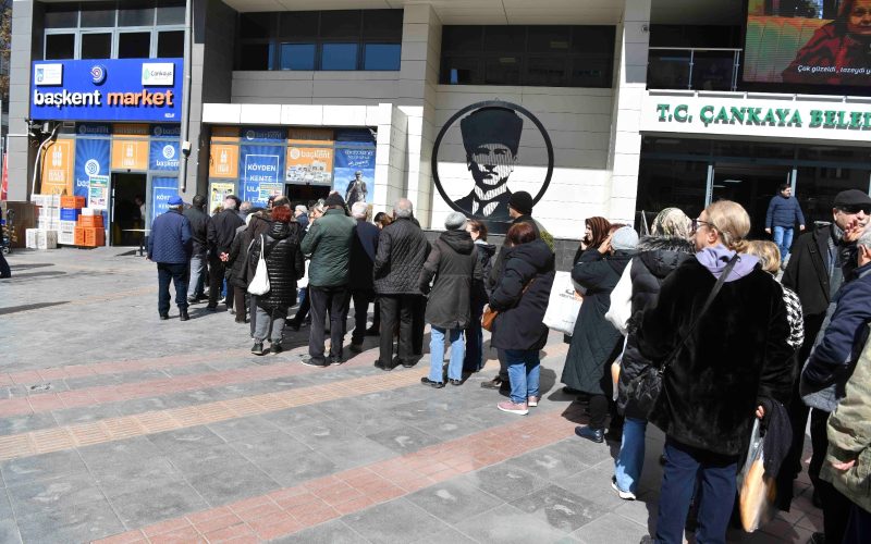 “Başkent Marketlerde ve Mobil Marketlerde ilk gün 5 bin 433 kilogram uygun fiyatlı kırmızı et satışı gerçekleştirildi”